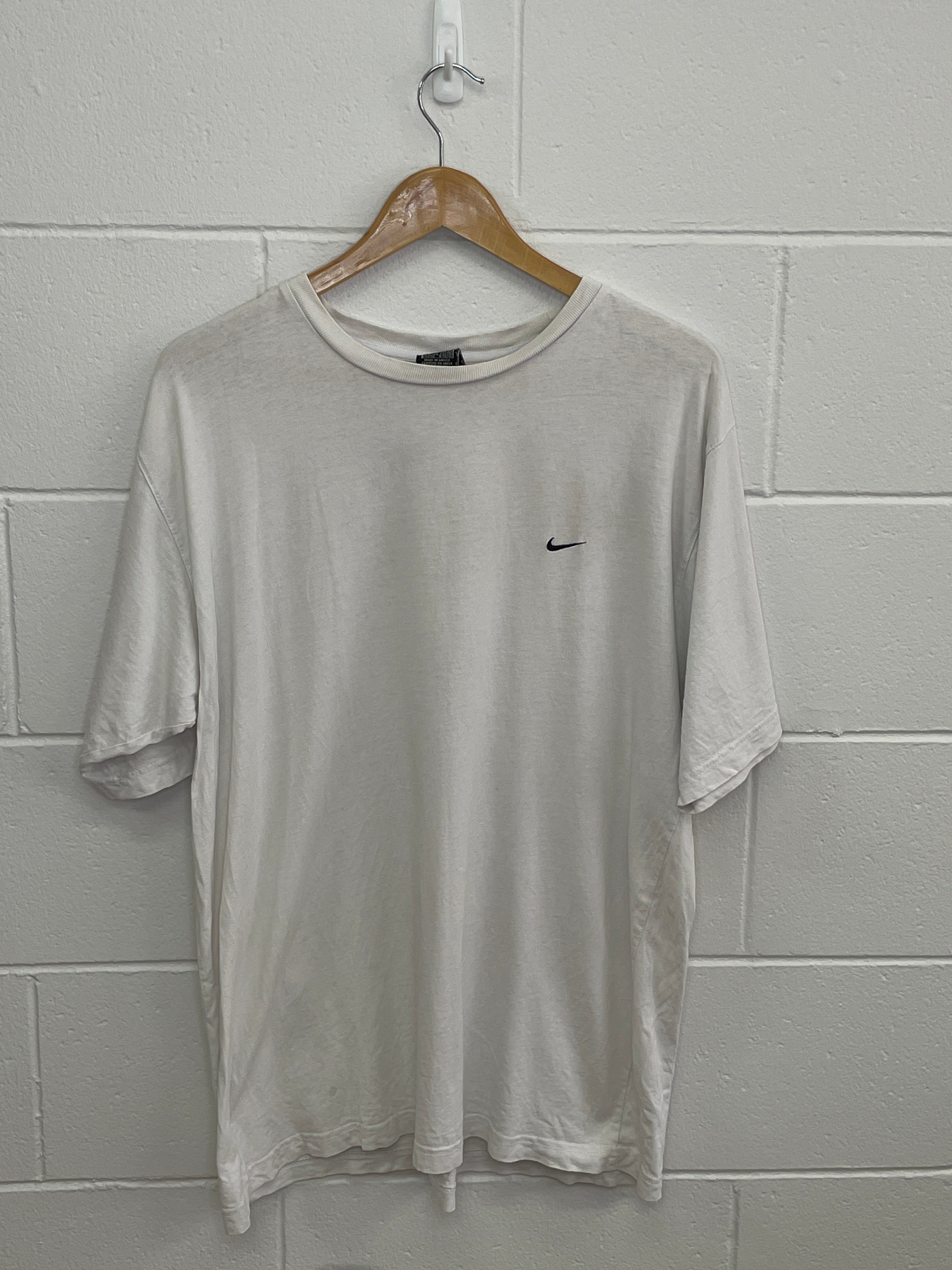 Nike Plain White T-Shirt Large